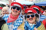 Tolle Kostüme beim Tanz der Martkfrauen (©Foto:Martin Schmitz)